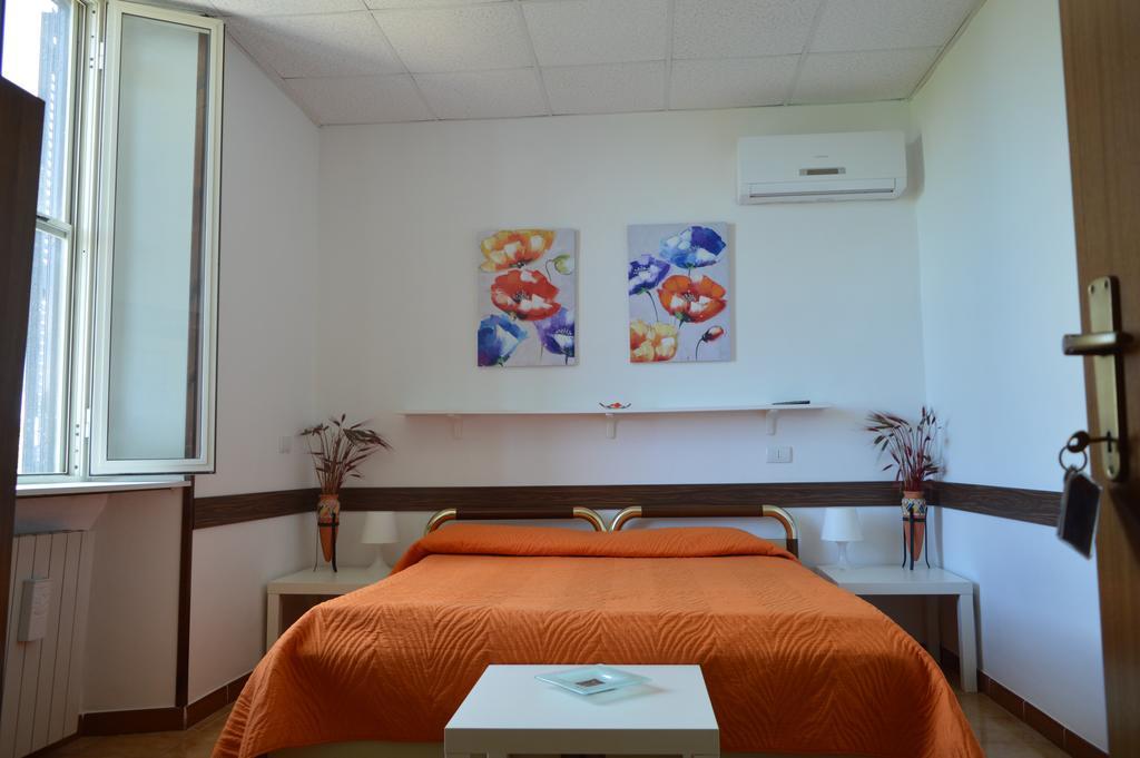 Albergo Ollolai 치비타베키아 외부 사진