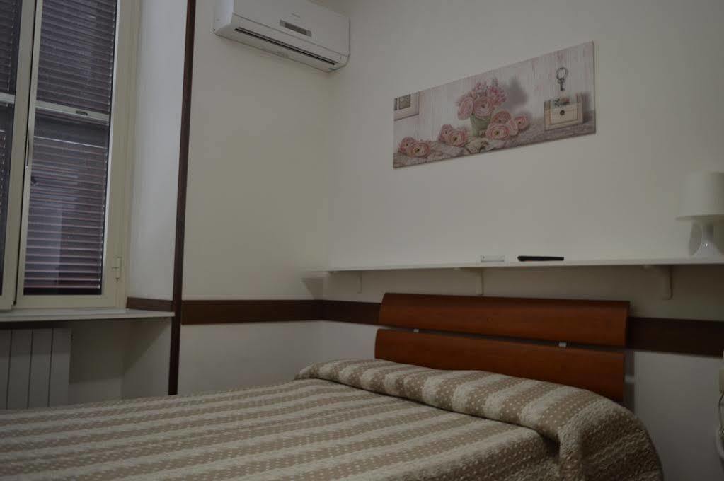 Albergo Ollolai 치비타베키아 외부 사진