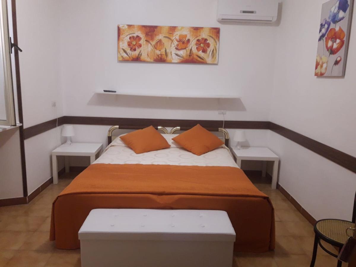 Albergo Ollolai 치비타베키아 외부 사진