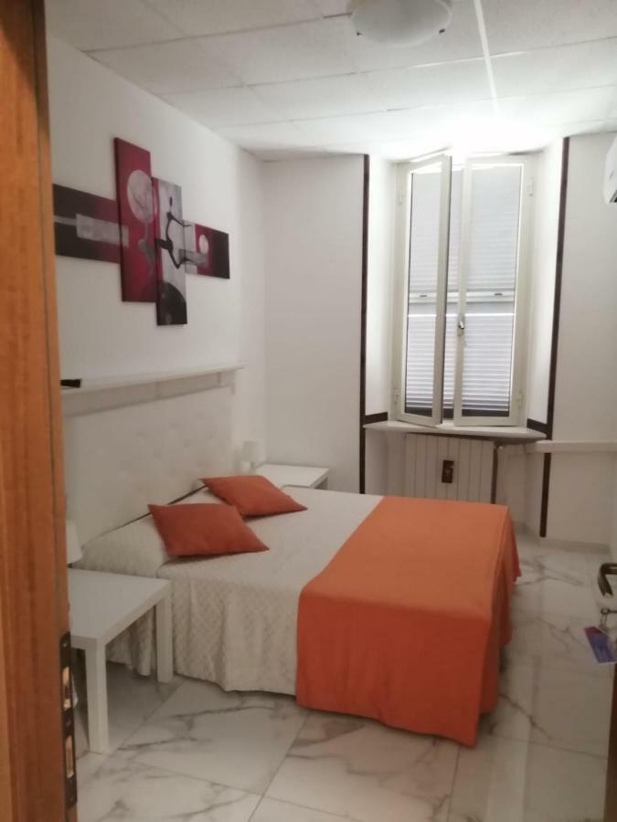 Albergo Ollolai 치비타베키아 외부 사진
