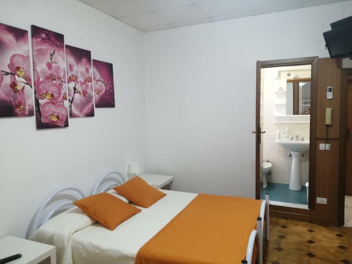 Albergo Ollolai 치비타베키아 외부 사진