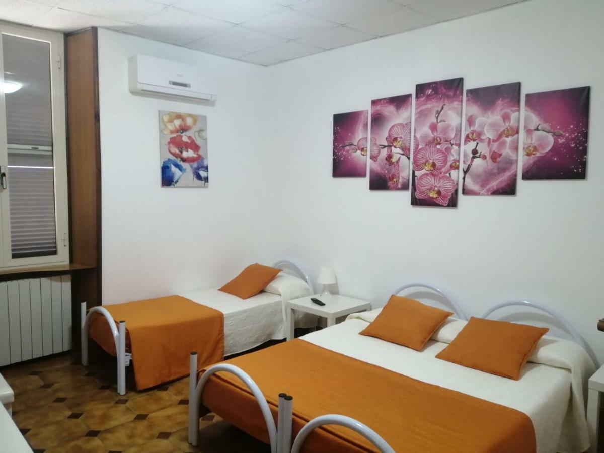 Albergo Ollolai 치비타베키아 외부 사진